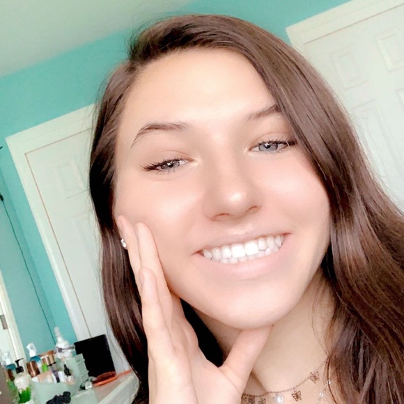 Meet your Posher, Maddie - Picture 3 of 3